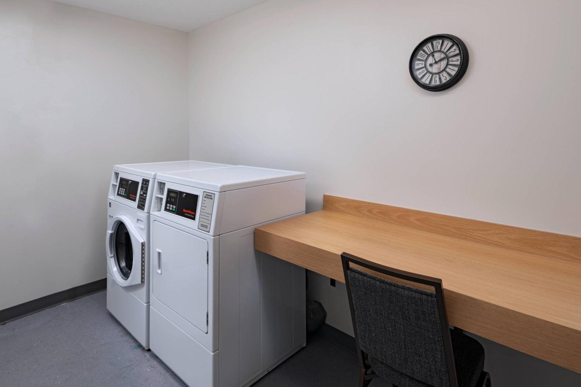 Fairfield Inn & Suites By Marriott Oskaloosa Buitenkant foto